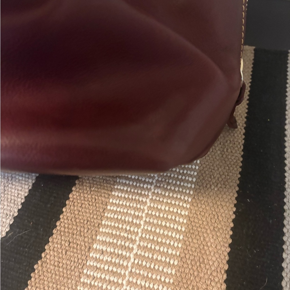 Dooney & Bourke large zip Barlow (Bordeaux) - Picture 4 of 8